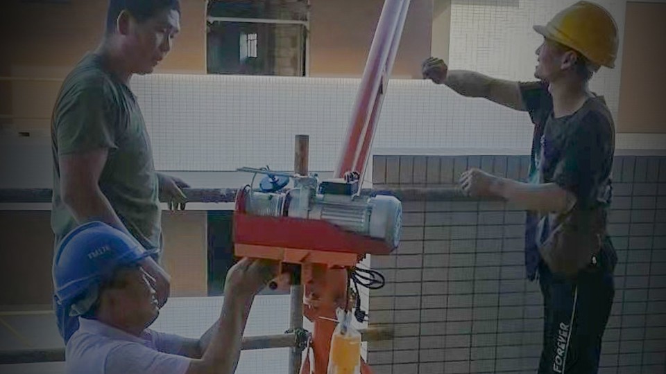 工程門窗幕墻滲水怎么處理？來(lái)看看樓上樓門窗的小技巧